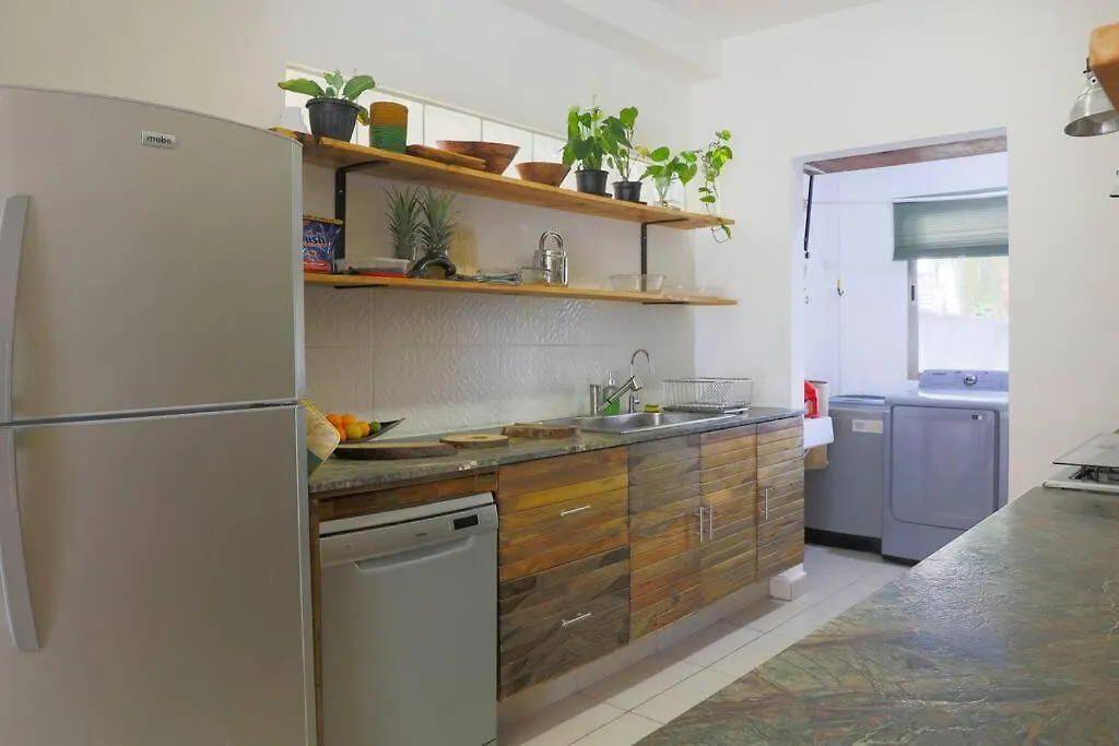 Lovely 2 Bdrm Condo In Gated Community & Pool View Playa del Carmen 0*,