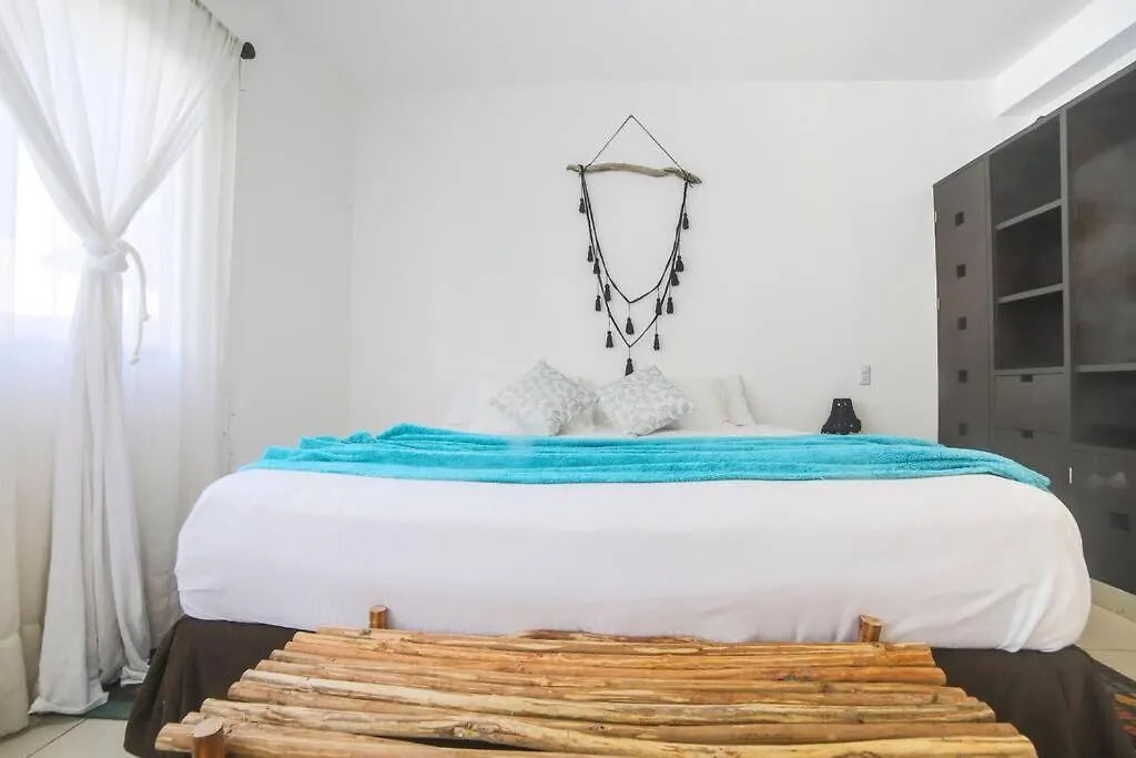 Lovely 2 Bdrm Condo In Gated Community & Pool View Playa del Carmen