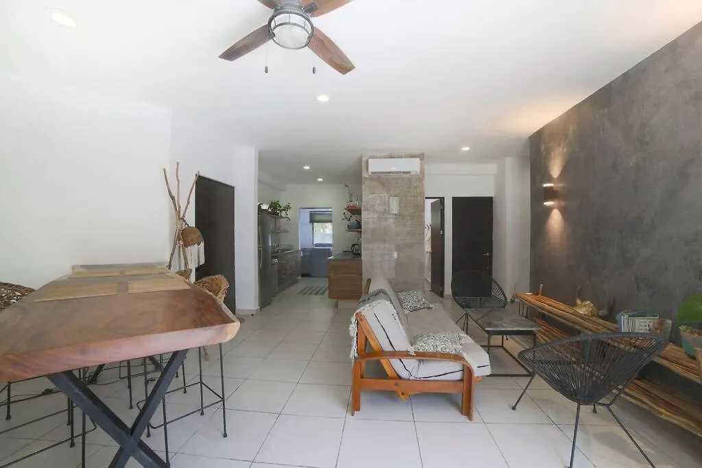 Lovely 2 Bdrm Condo In Gated Community & Pool View Playa del Carmen México