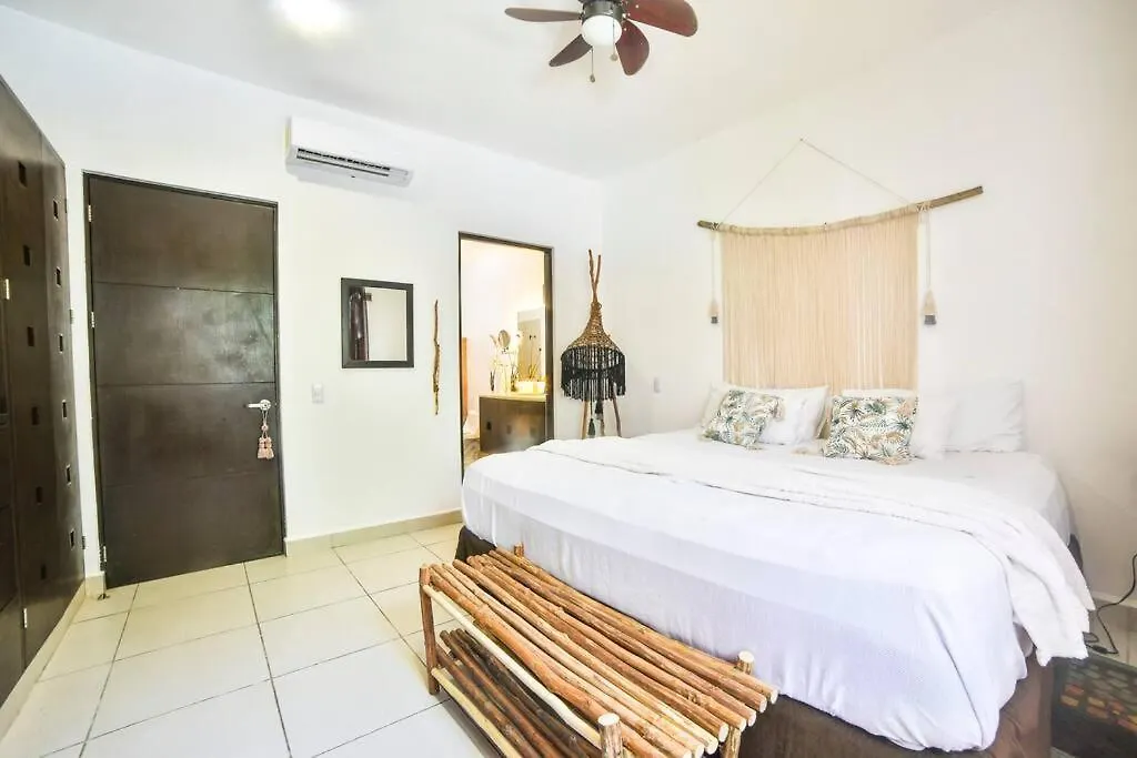 Lovely 2 Bdrm Condo In Gated Community & Pool View Playa del Carmen Apartamento