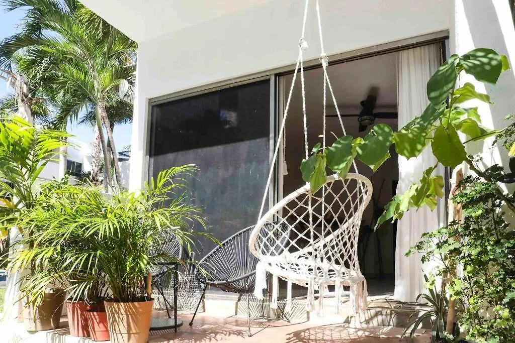 Lovely 2 Bdrm Condo In Gated Community & Pool View Playa del Carmen