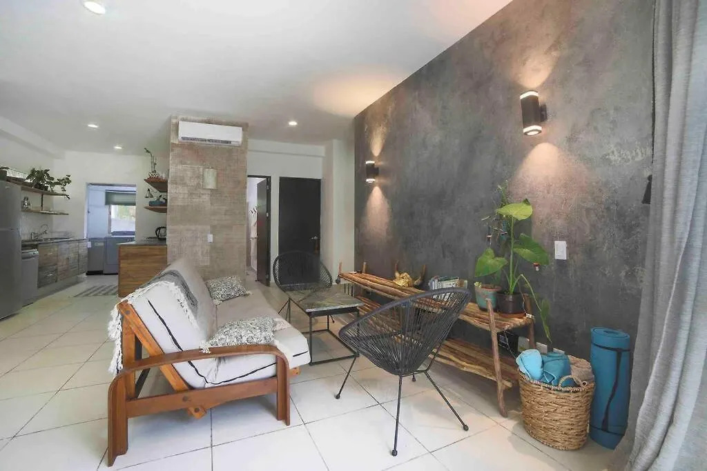 Lovely 2 Bdrm Condo In Gated Community & Pool View Playa del Carmen 0*,