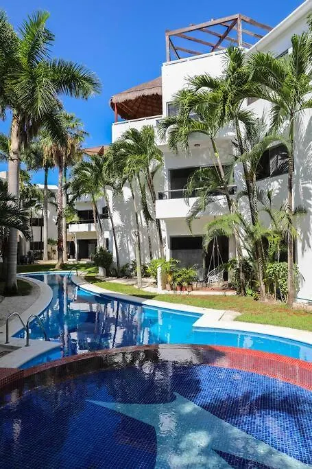 Lovely 2 Bdrm Condo In Gated Community & Pool View Playa del Carmen