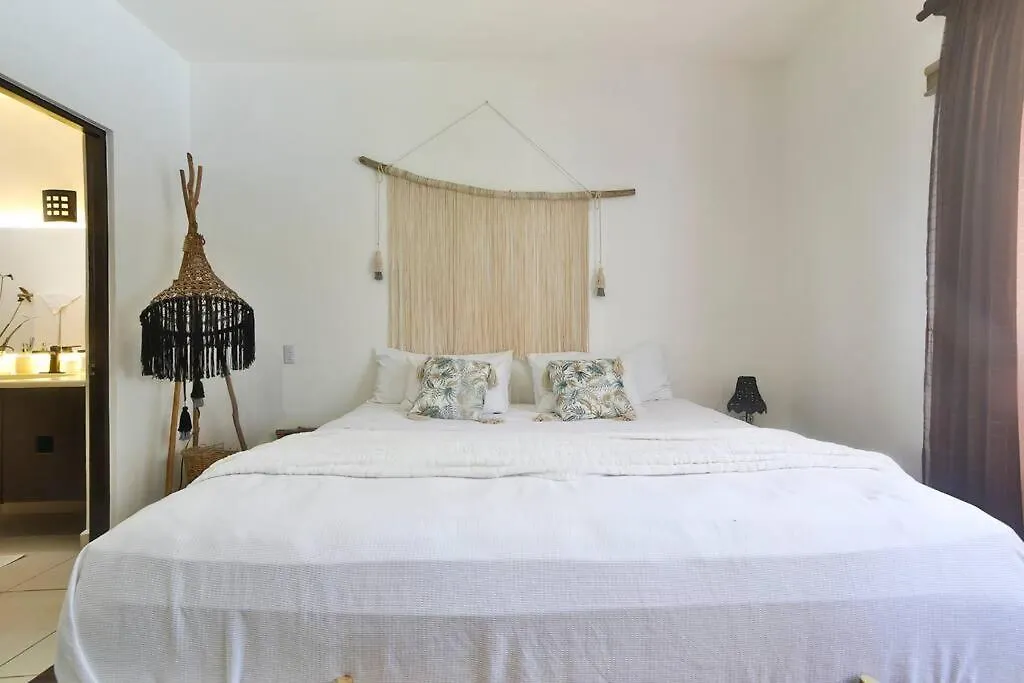 Lovely 2 Bdrm Condo In Gated Community & Pool View Playa del Carmen 0*,