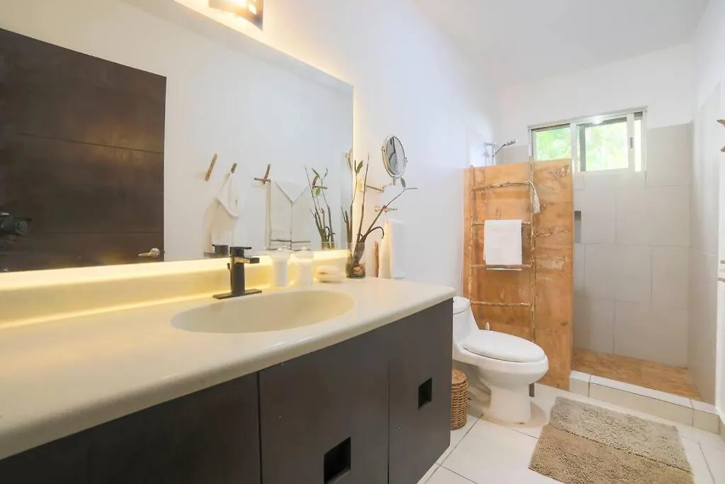 Lovely 2 Bdrm Condo In Gated Community & Pool View Playa del Carmen 0*,