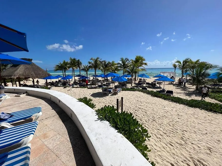 Lovely 2 Bdrm Condo In Gated Community & Pool View Playa del Carmen