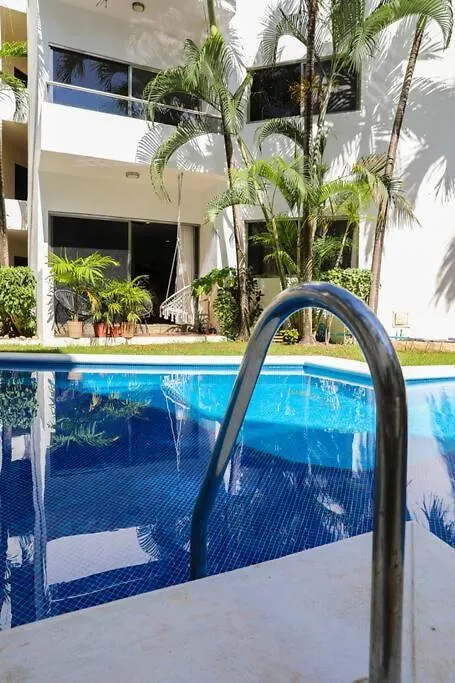 Lovely 2 Bdrm Condo In Gated Community & Pool View Playa del Carmen
