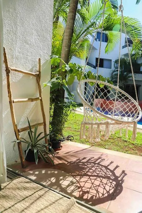Lovely 2 Bdrm Condo In Gated Community & Pool View Playa del Carmen