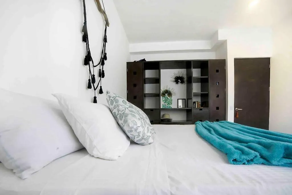 Lovely 2 Bdrm Condo In Gated Community & Pool View Playa del Carmen Apartamento