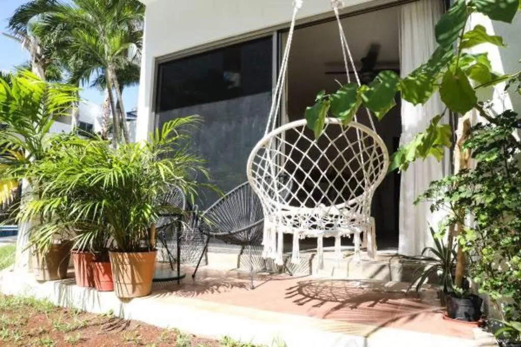 Lovely 2 Bdrm Condo In Gated Community & Pool View Playa del Carmen