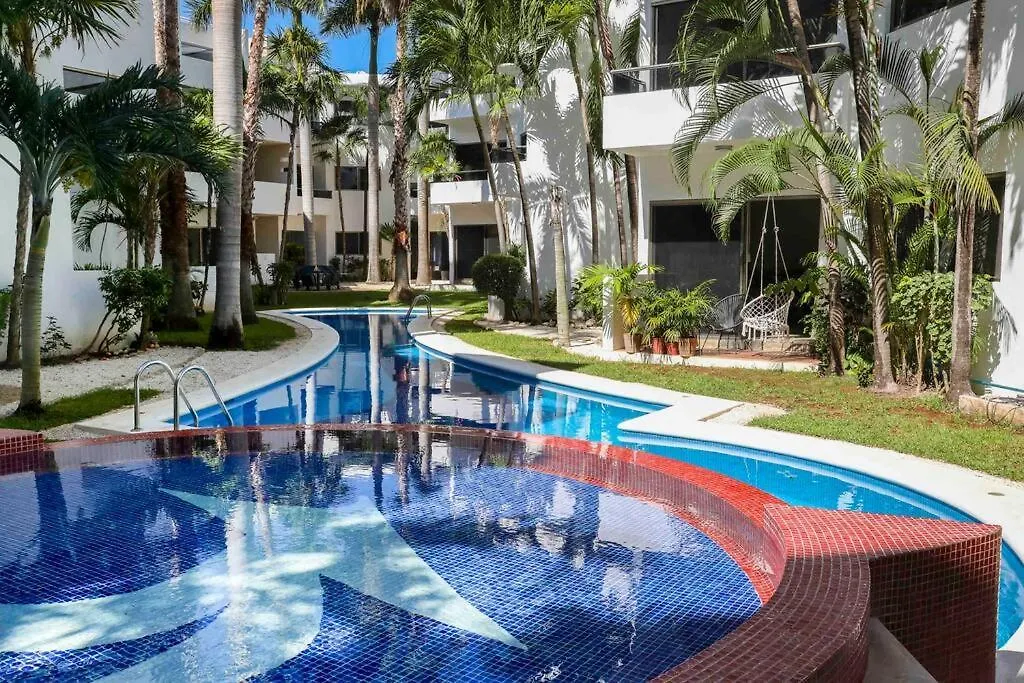 Lovely 2 Bdrm Condo In Gated Community & Pool View Playa del Carmen