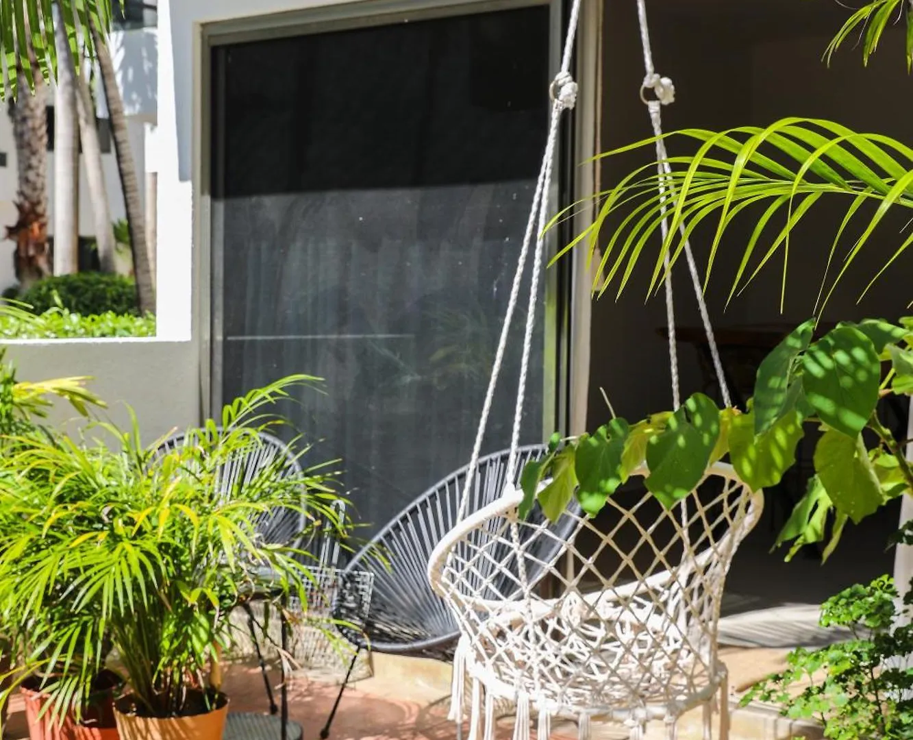 Lovely 2 Bdrm Condo In Gated Community & Pool View Playa del Carmen México