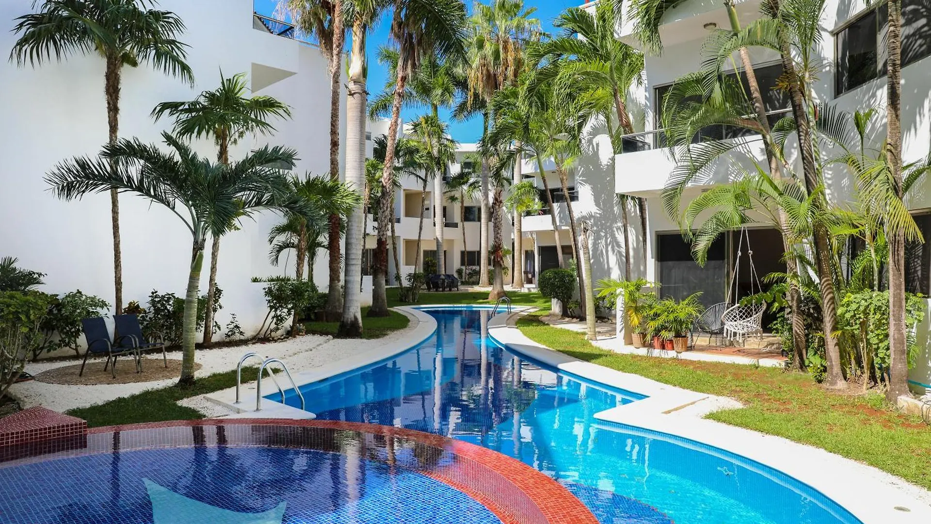 Apartamento Lovely 2 Bdrm Condo In Gated Community & Pool View Playa del Carmen