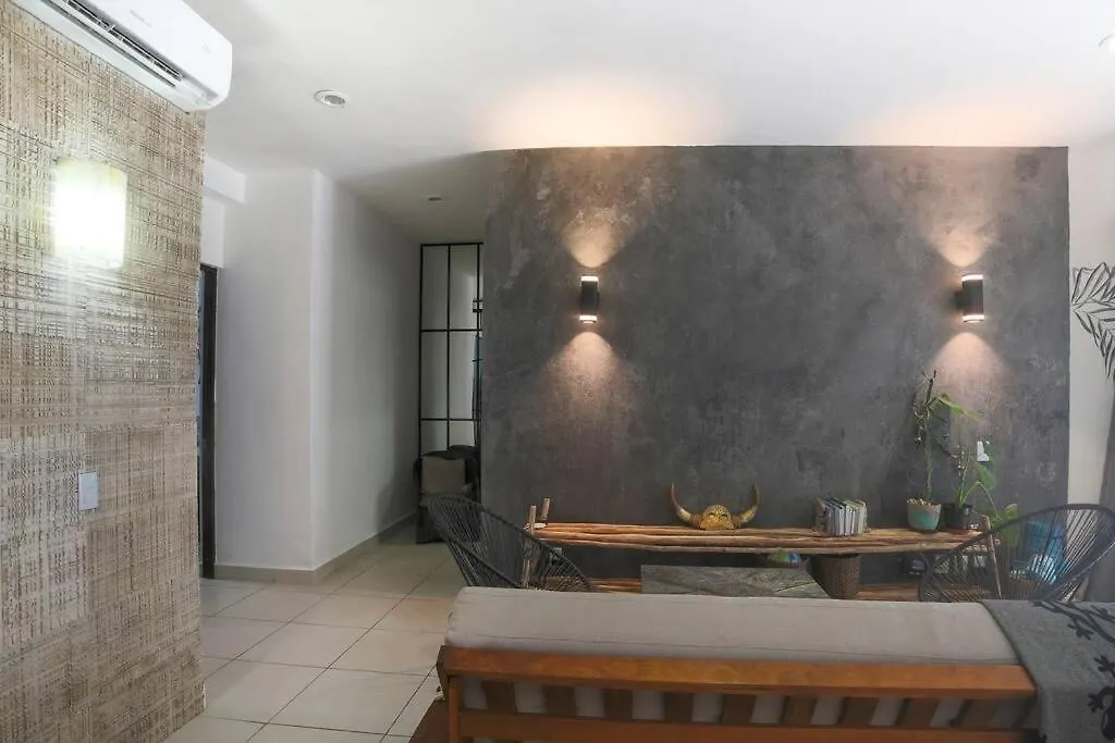 Lovely 2 Bdrm Condo In Gated Community & Pool View Playa del Carmen México