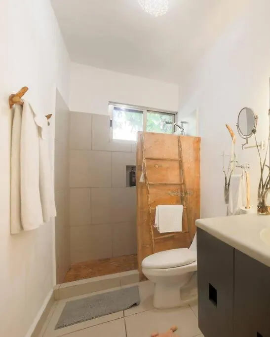 Lovely 2 Bdrm Condo In Gated Community & Pool View Playa del Carmen Lägenhet