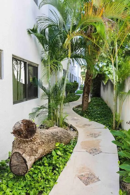 Lovely 2 Bdrm Condo In Gated Community & Pool View Playa del Carmen 0*,  Mexiko